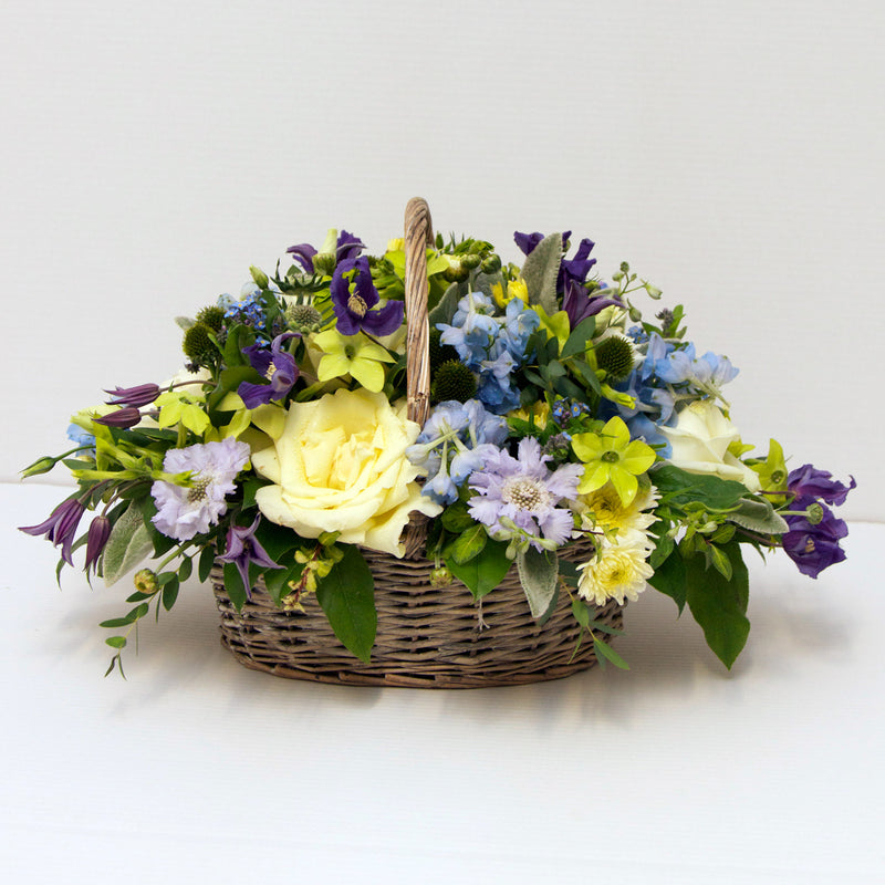 Kurv med Afskårne Blomster