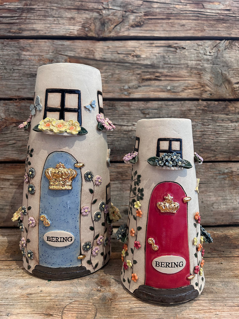 Bering ceramic vase/house