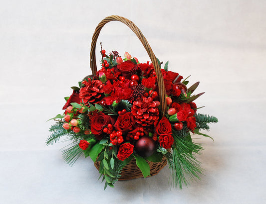 Julekurv med afskårne blomster