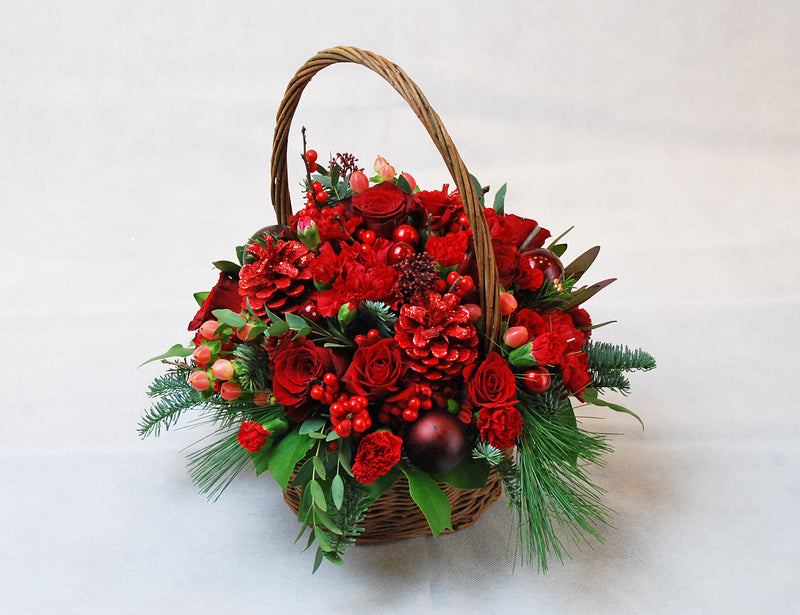 Julekurv med afskårne blomster